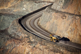 How Do Analysts See This Gold Developer With a Major Golden Triangle Asset?