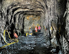 Canadian Explorer Strikes Massive Gold Discovery
